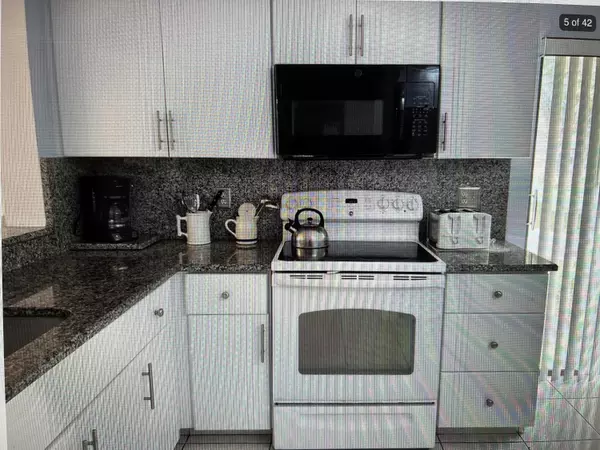 Boynton Beach, FL 33437,10915 Palm Lake AVE 102