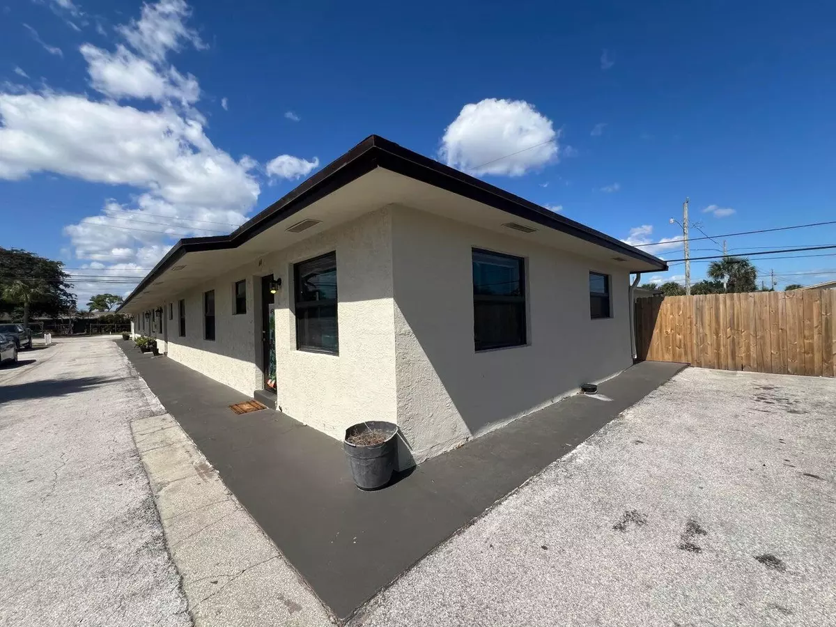 Riviera Beach, FL 33404,2820 Avenue S 8
