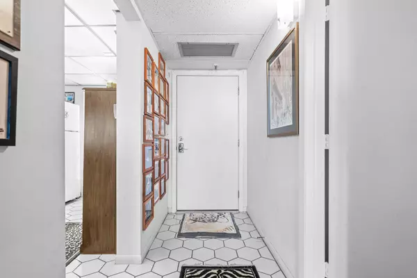 Boca Raton, FL 33432,17 Royal Palm WAY 504