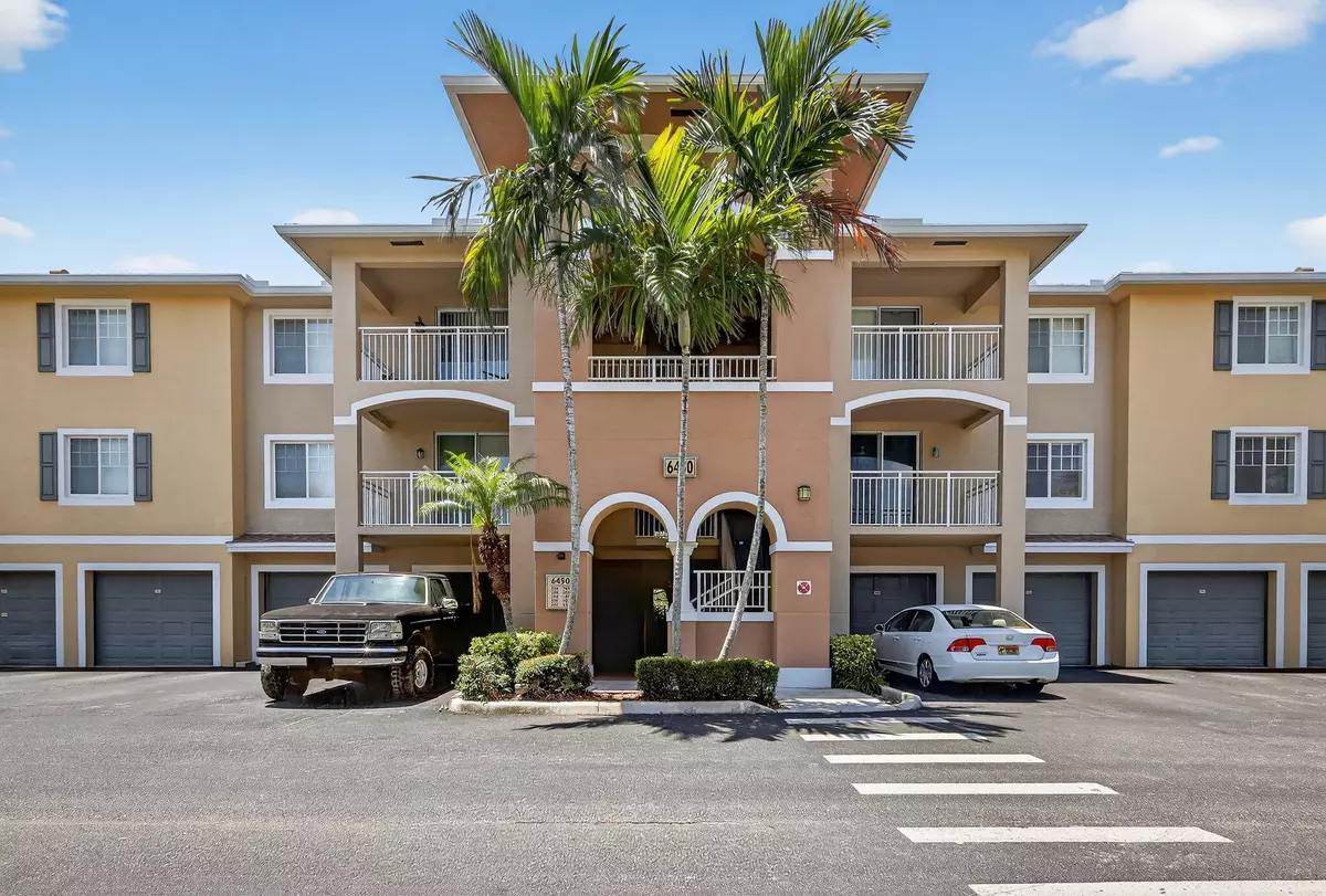 West Palm Beach, FL 33411,6450 Emerald Dunes DR 202