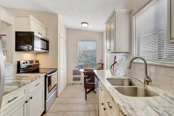11901 Sturbridge LN, Wellington, FL 33414