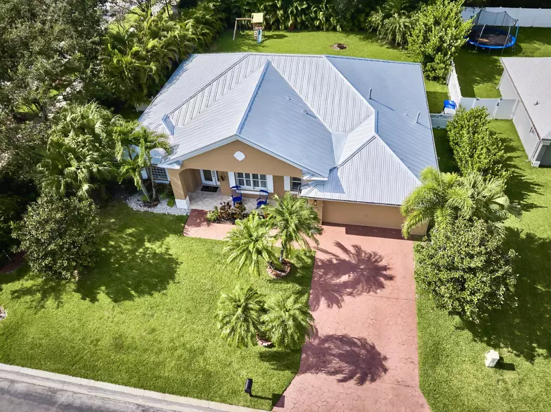4705 SW Stephanie LN, Vero Beach, FL 32968