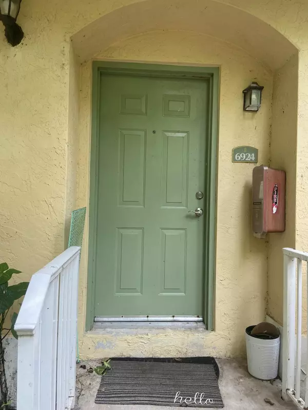 Coral Springs, FL 33067,6924 W Sample RD 6924