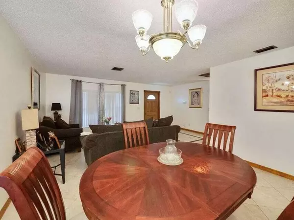 Lake Worth, FL 33463,6088 Plains DR