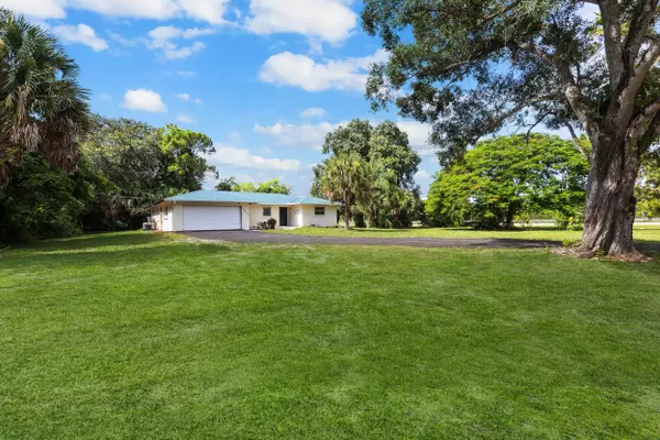 16790 E Glasgow DR, Loxahatchee Groves, FL 33470
