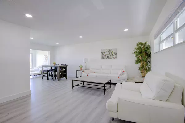 Boynton Beach, FL 33435,11 Colonial Club DR 302