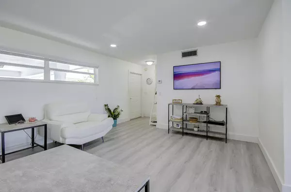 Boynton Beach, FL 33435,11 Colonial Club DR 302