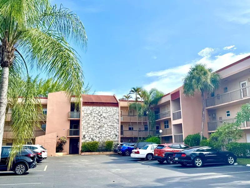 3040 Holiday Springs BLVD 106, Margate, FL 33063