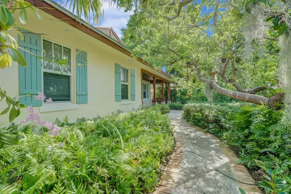 Boynton Beach, FL 33435,715 SW 25th PL