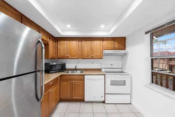 Boca Raton, FL 33428,9374 SW 3rd ST 721