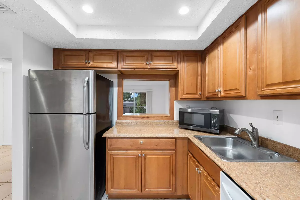Boca Raton, FL 33428,9374 SW 3rd ST 721