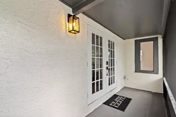 Lake Worth Beach, FL 33460,717 N E ST
