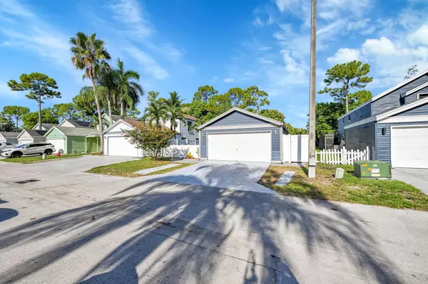 1325 Strawberry LN, West Palm Beach, FL 33415