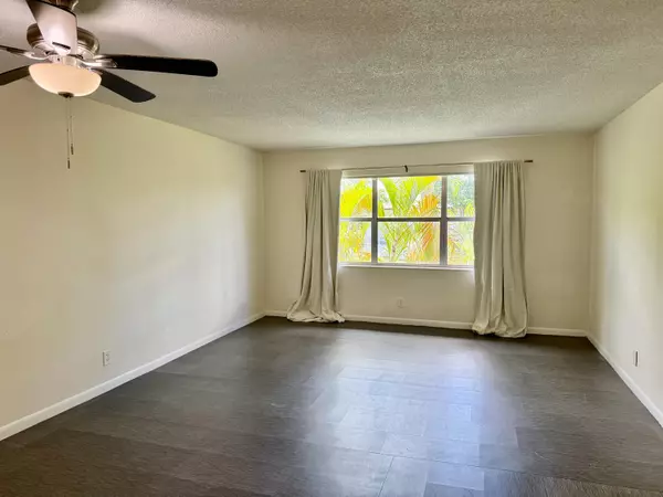 Deerfield Beach, FL 33441,560 SE 2nd AVE H27