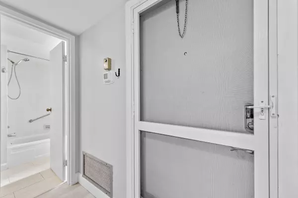 Lake Worth, FL 33467,3871 Via Poinciana 201