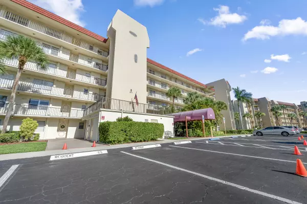 Lake Worth, FL 33467,3871 Via Poinciana 201