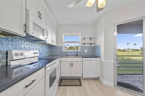 3871 Via Poinciana 201, Lake Worth, FL 33467