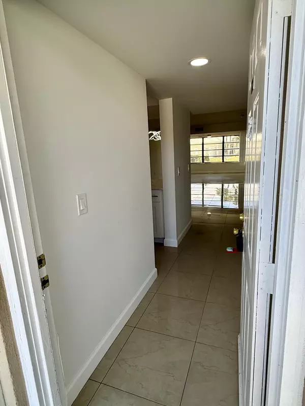 West Palm Beach, FL 33409,3501 Village Blvd Apt 104