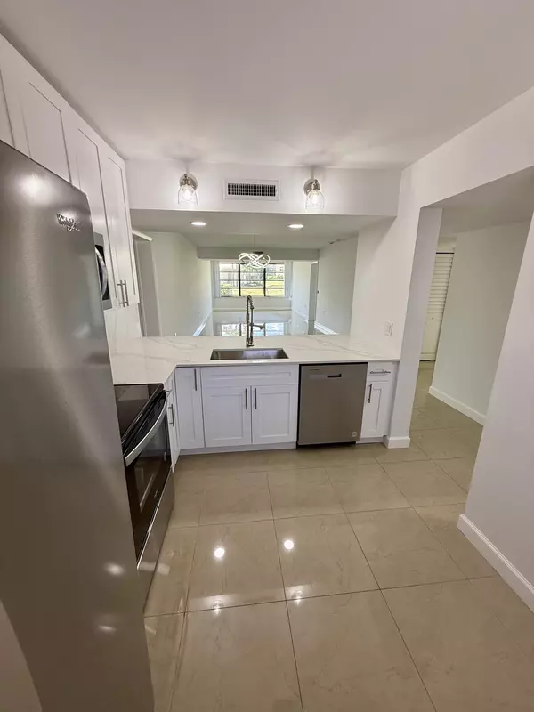 West Palm Beach, FL 33409,3501 Village Blvd Apt 104