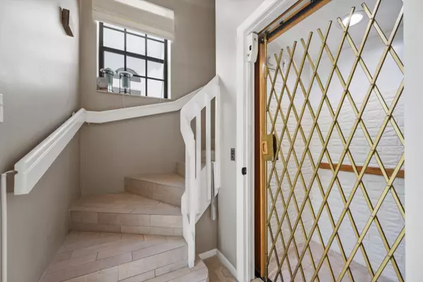 Boynton Beach, FL 33437,5136 Floria DR M