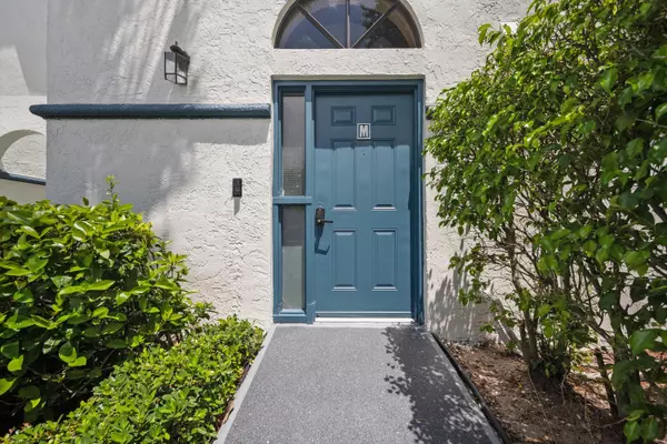 Boynton Beach, FL 33437,5136 Floria DR M