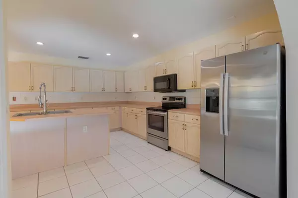 Loxahatchee, FL 33470,15210 N 67th CT