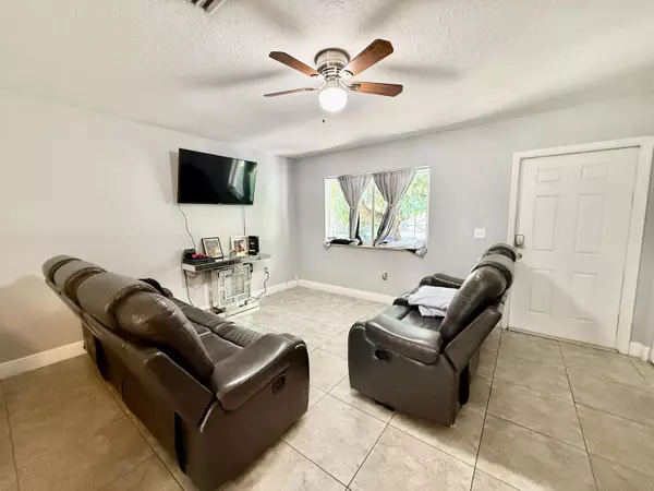 Lake Worth, FL 33463,4485 S 47th AVE
