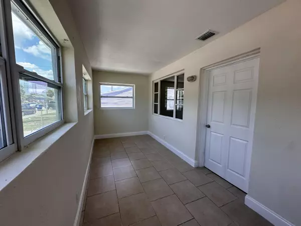 Riviera Beach, FL 33404,840 W 1st ST