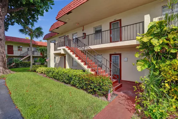 Delray Beach, FL 33446,32 Abbey LN 205