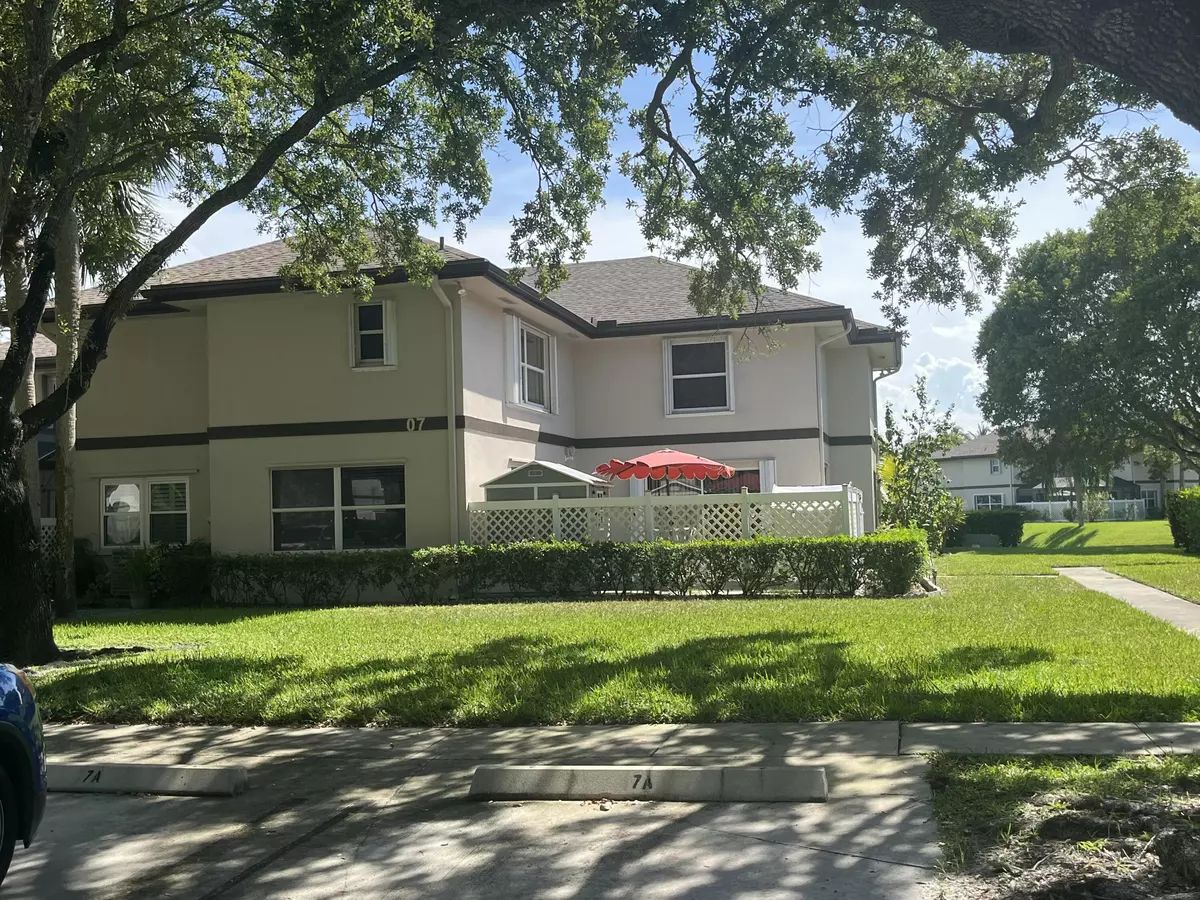 Royal Palm Beach, FL 33411,7 Amherst CT A