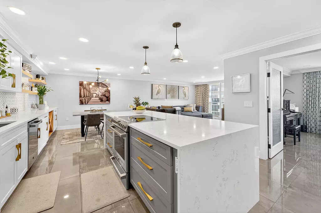 Singer Island, FL 33404,5440 N Ocean DR 1404