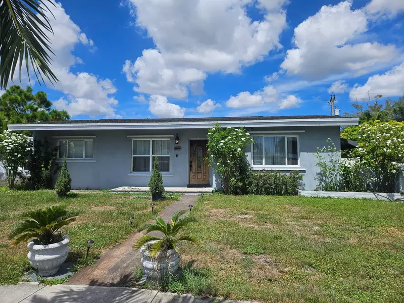 1441 Crest DR, Lake Worth, FL 33461