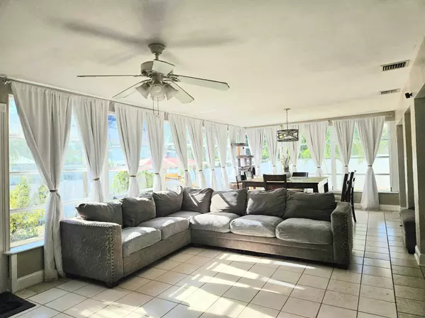 Lake Worth, FL 33461,1441 Crest DR