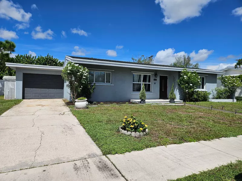 1441 Crest DR, Lake Worth, FL 33461