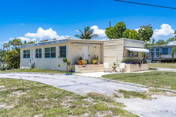 2855 Tangerine LN, West Palm Beach, FL 33403