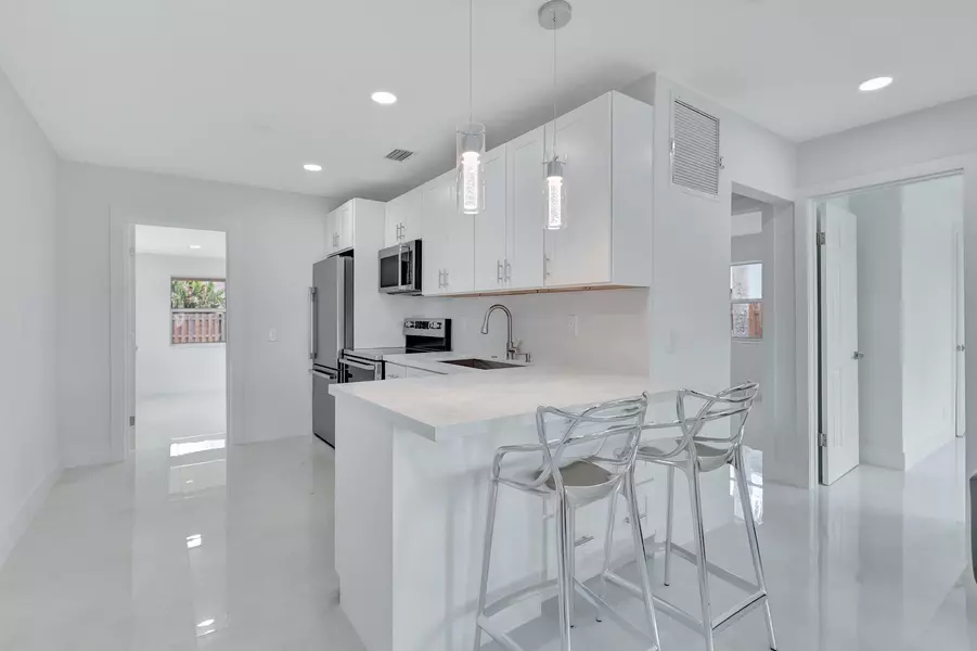 5305 Cleveland RD, Delray Beach, FL 33484