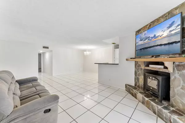 Delray Beach, FL 33445,4570 NW 3rd ST B