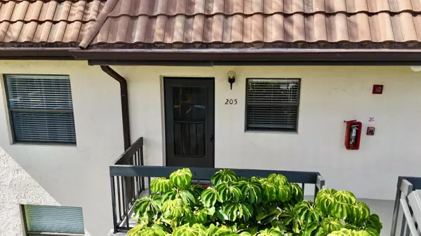 7214 Golf Colony CT 205, Lake Worth, FL 33467