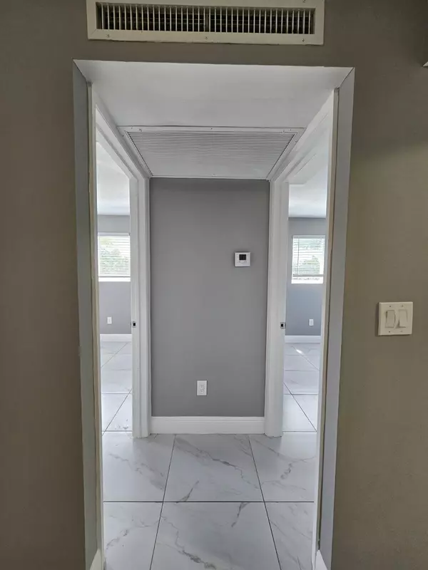 Riviera Beach, FL 33404,933 W 7th ST A