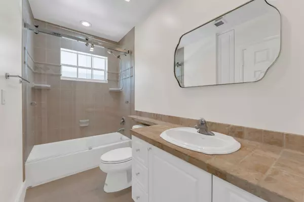 Lighthouse Point, FL 33064,2070 NE 27 ST