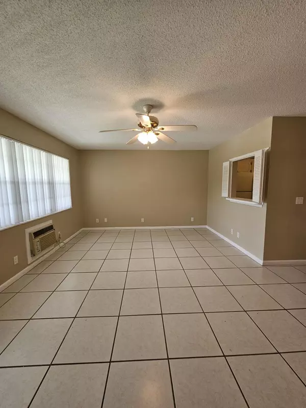 West Palm Beach, FL 33417,289 Camden L