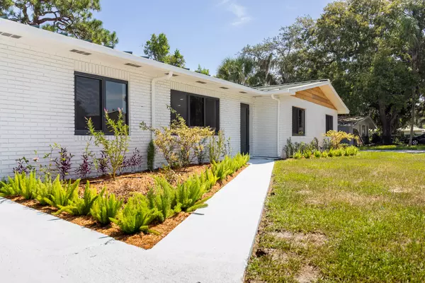 Okeechobee, FL 34974,809 SE 12th ST