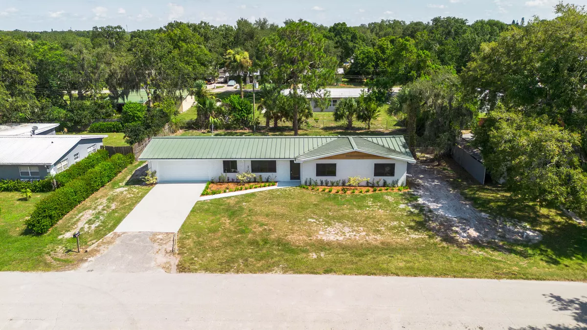 Okeechobee, FL 34974,809 SE 12th ST