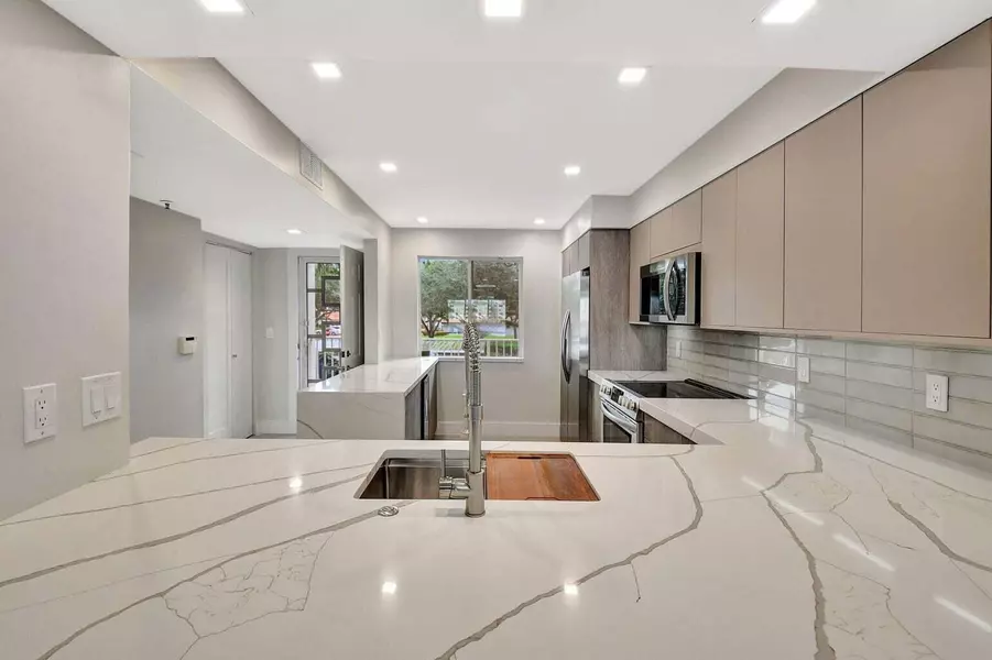 14095 Royal Vista DR 202, Delray Beach, FL 33484