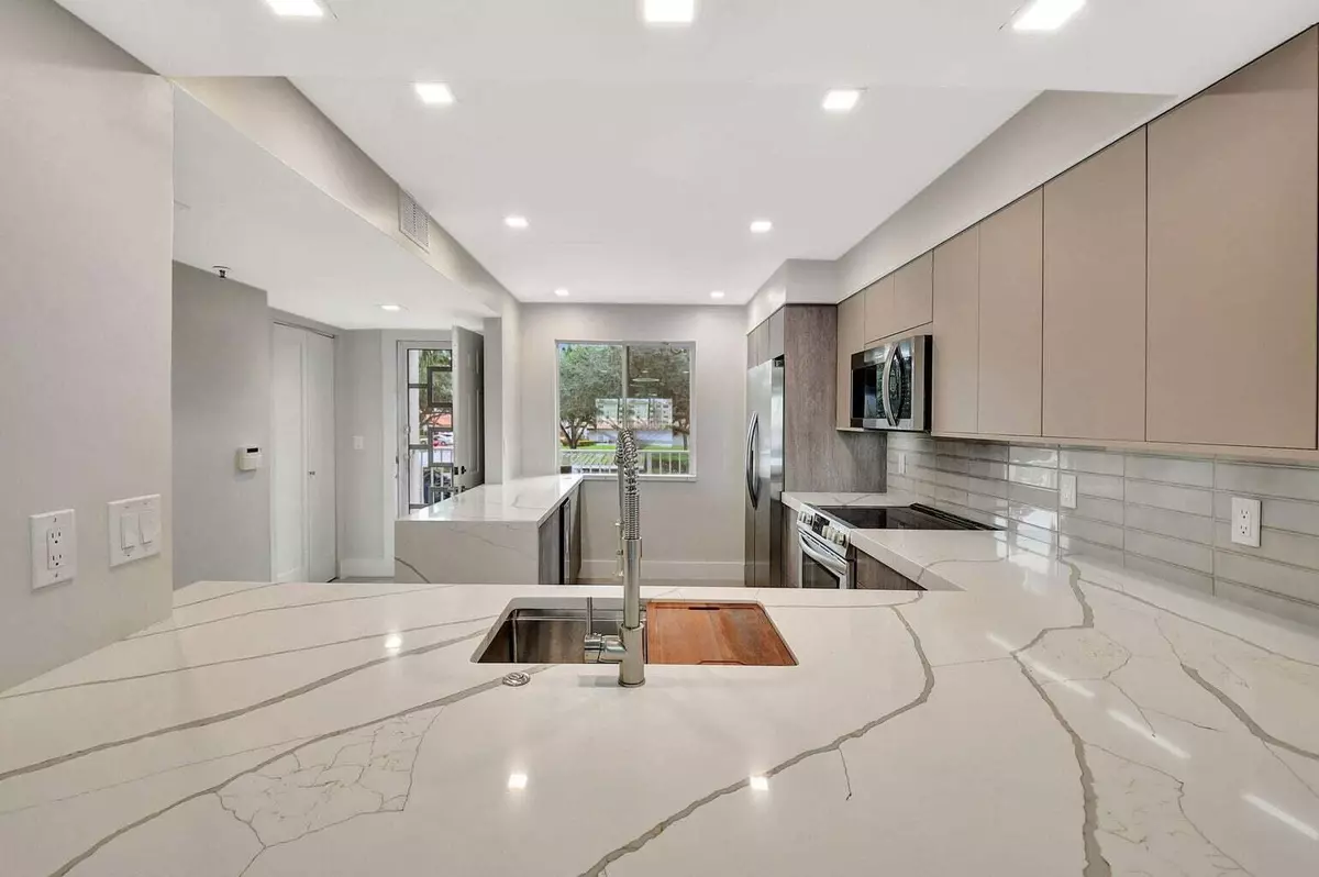 Delray Beach, FL 33484,14095 Royal Vista DR 202