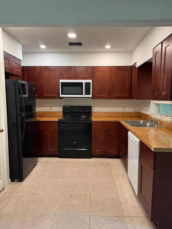 Fort Pierce, FL 34946,2703 Cherokee AVE