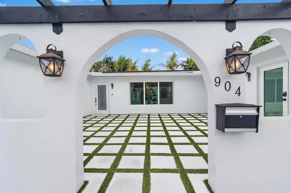 Deerfield Beach, FL 33441,904 SE 13 CT