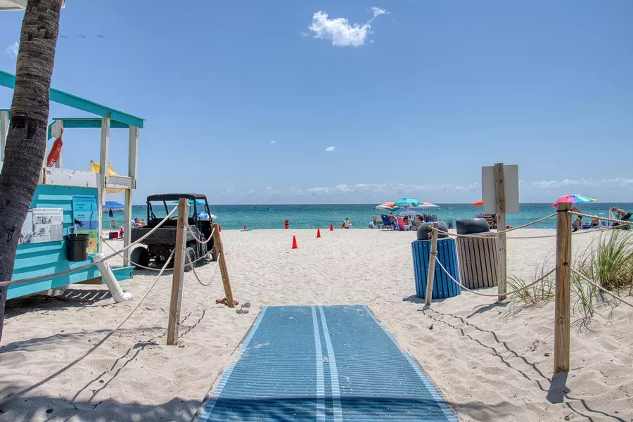 800 Parkview DR 826, Hallandale Beach, FL 33009
