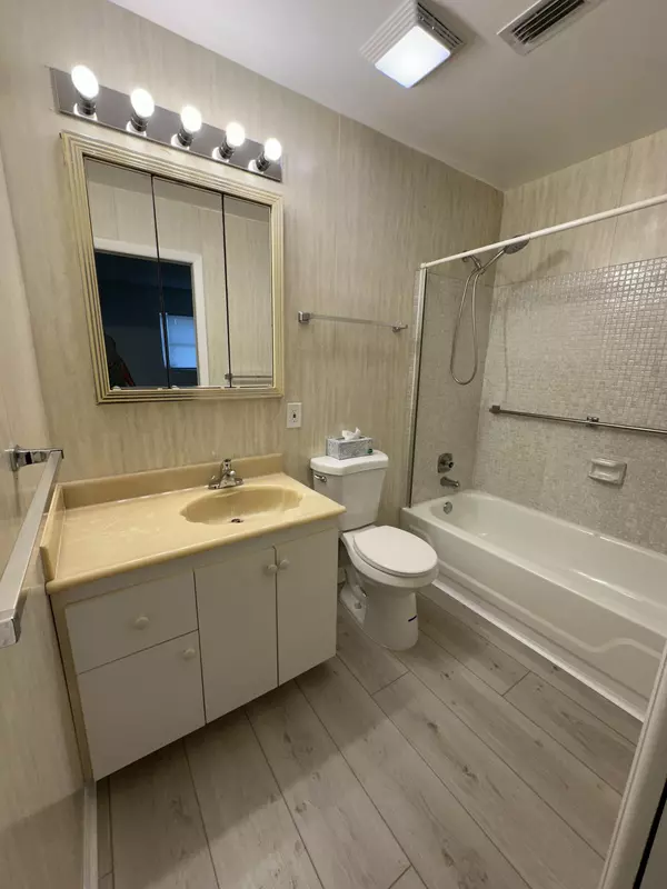 West Palm Beach, FL 33415,5775 W W Fernley DR 112
