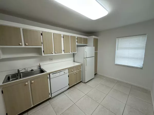 West Palm Beach, FL 33415,5775 W W Fernley DR 112